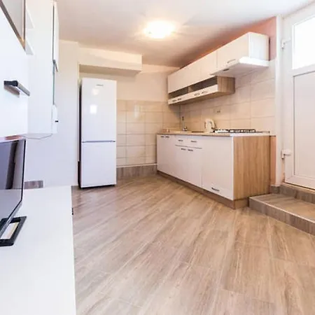 With Parking Space Kukljica, Ugljan - 8238 *